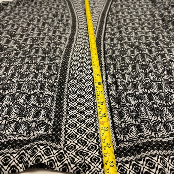 Max Studio open-front kimono black and white geometric pattern - Picture 7 of 10